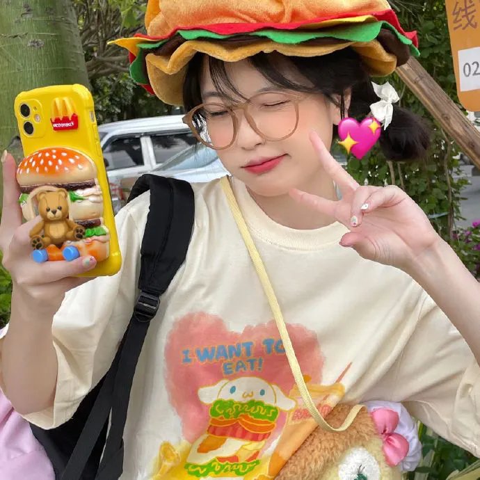 院子里的女人